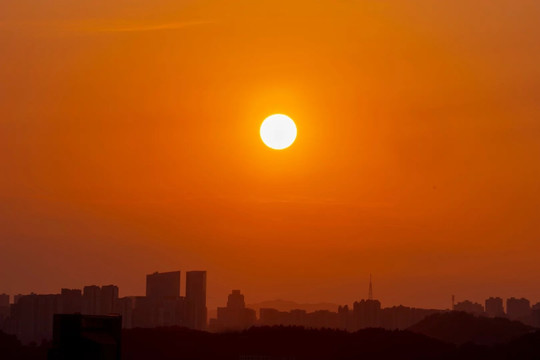 城市日出