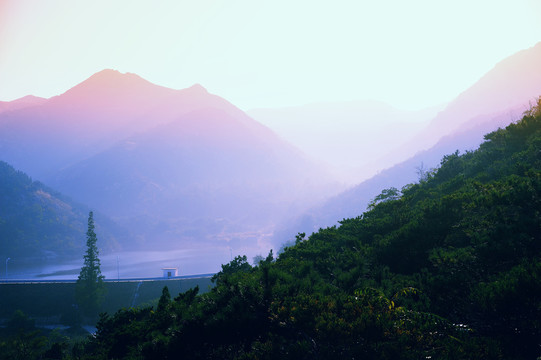 山间水库