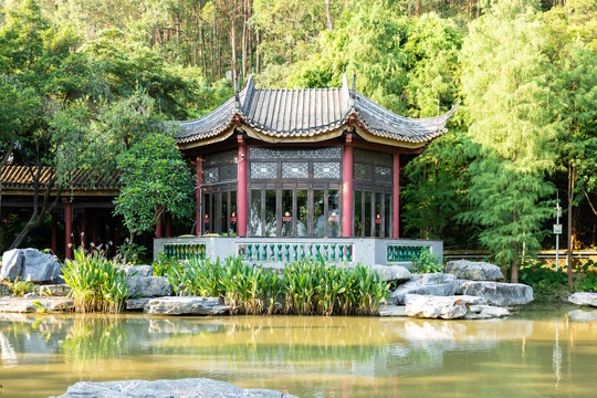 顺峰山公园仿古凉亭