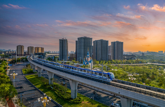 重庆首条市郊铁路江跳线通车