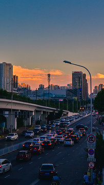 夕阳下道路