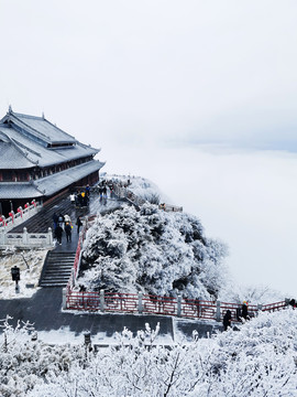 雪山寺庙