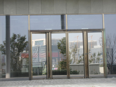 大厦玻璃门