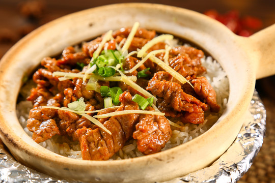 姜丝牛肉煲仔饭