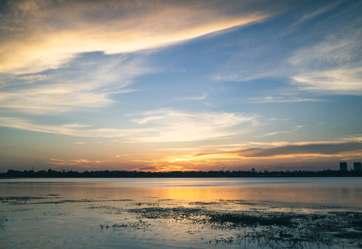 绚丽的夕阳和云彩