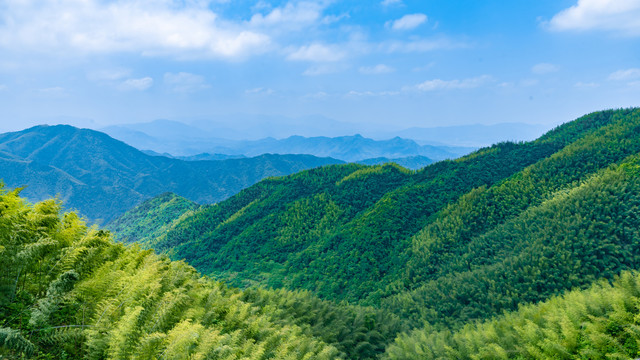 起伏的群山