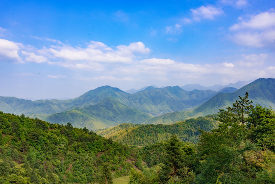 起伏的群山