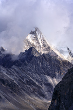 甘孜稻城亚丁夏诺多吉雪山