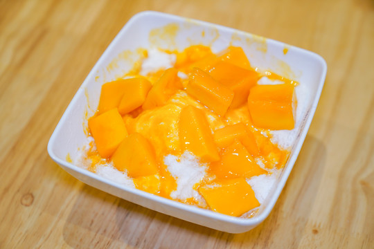 芒果绵绵冰沙甜品小吃