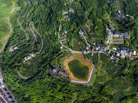 兰家山公园大鱼塘崎岖山路