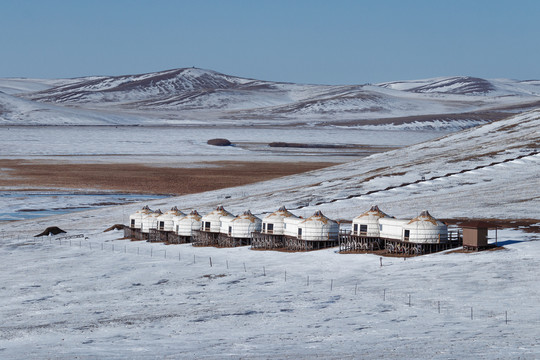 雪原蒙古包