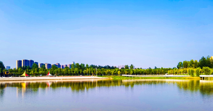 谲河湿地公园森林湖景