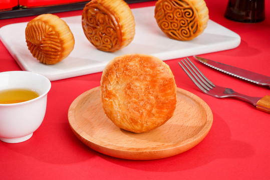 中秋节苏式广式月饼糕点心