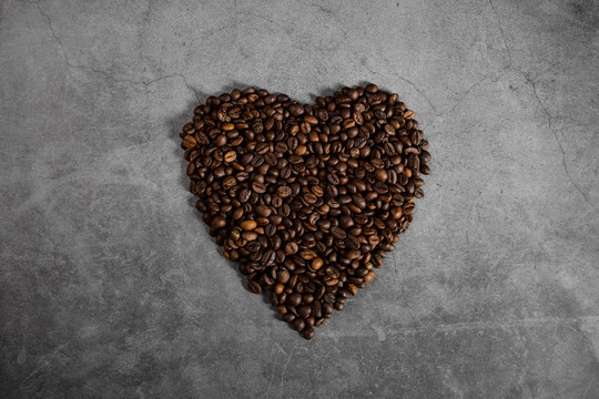 爱心咖啡豆海报背景