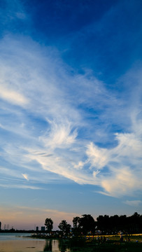 夕阳下的天空云彩