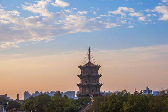 泉州仁寿塔暮色之景