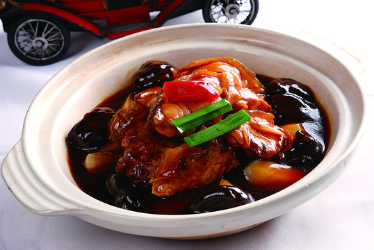 红烧鳄鱼腩