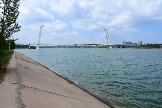 乌兰木伦河