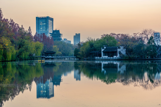 中国安徽合肥包公园日暮风光