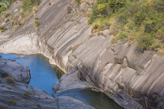 山涧溪水