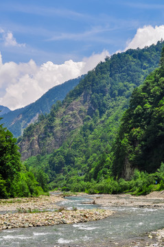 高山河流