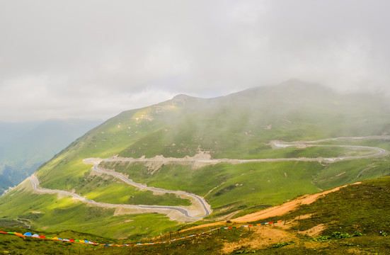 高原盘山路