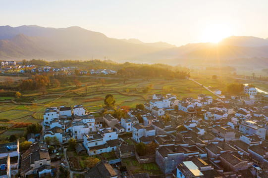 山村日出