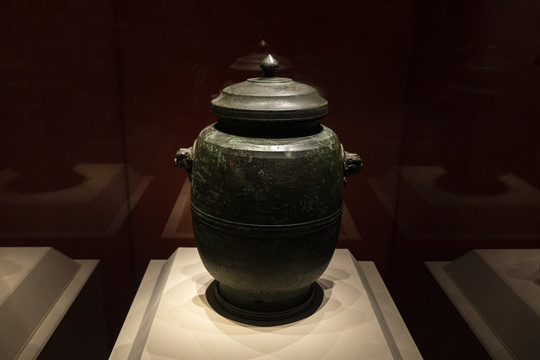 韩国高丽时代青铜大壶