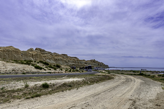 新疆乌伦古湖海上魔鬼城景区