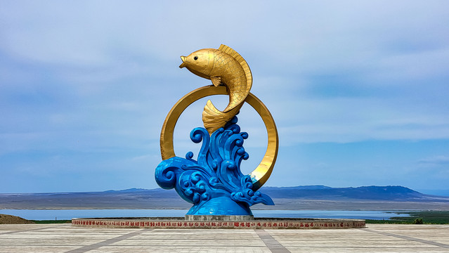 新疆乌伦古湖海上魔鬼城景区