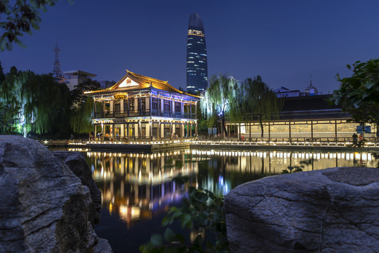 龙潭观鱼夜间美景