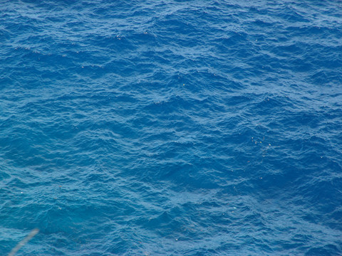 深蓝的海水