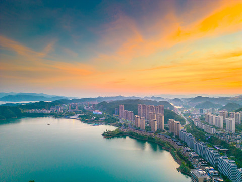 夕阳晚霞城镇风景