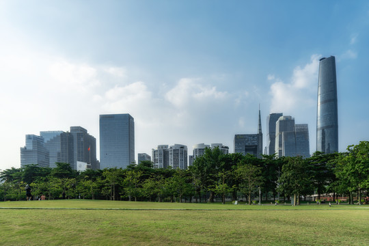 城市广场和广州现代建筑群背景