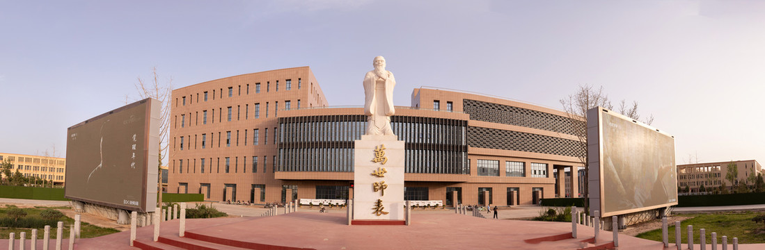 喀什大学孔子雕塑全景