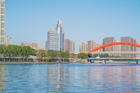 天津城市天际线和海河上的桥梁