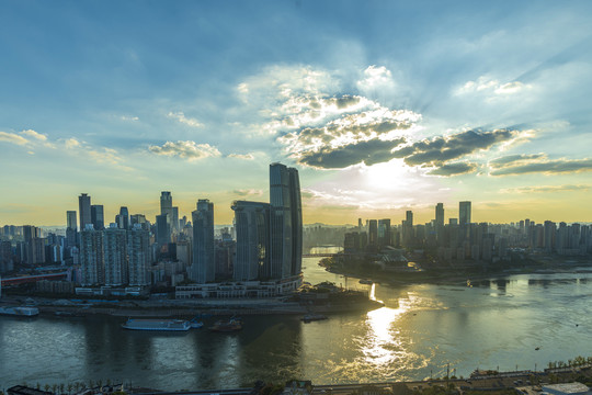 重庆来福士日落夜景摄影图