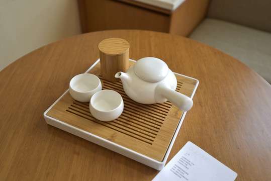 桌面的茶具