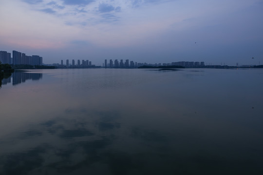 尹山湖黎明