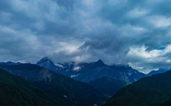 贡嘎山