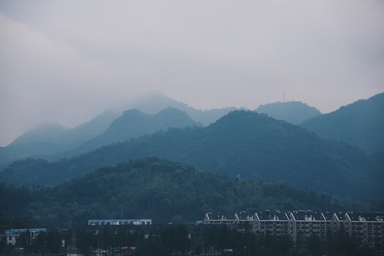 群山