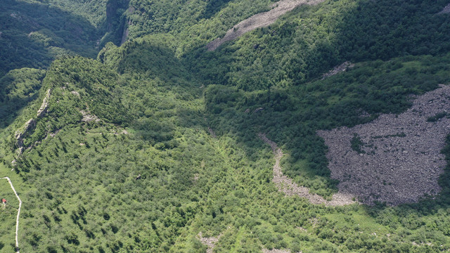 航拍秦岭冰川遗迹