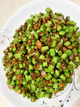 豆角炒肉沫