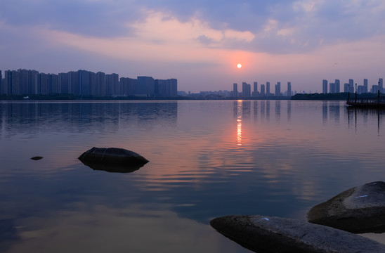 日出尹山湖