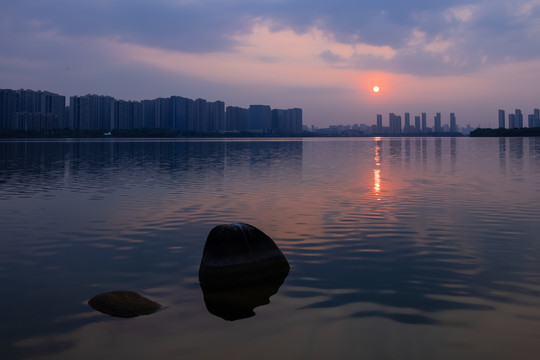 日出尹山湖
