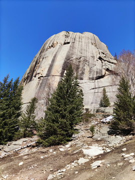 新疆可可托海神钟山