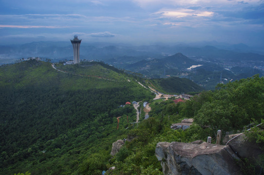 雄浑紫帽山