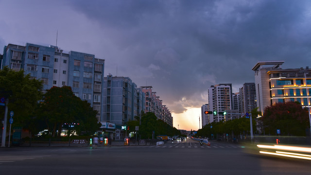 云南蒙自凤凰路晚景