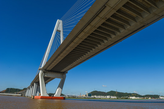 大横跨桥梁