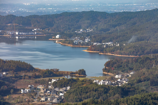 宏村水库远眺